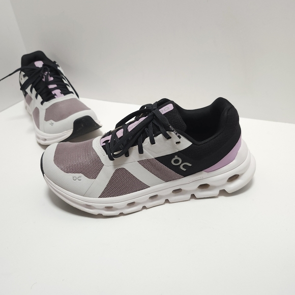 On Running Shoes - On Cloud Cloud Runner Womens Shoes Size 8.5